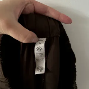 Alo Yoga Dark Brown It Girl Cargo Utility Athletic Jogger Pants Size M thumbnail 5