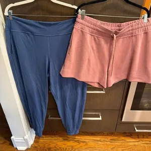 Lululemon women's 14‎ align joggers & Softstreme pink shorts thumbnail 1