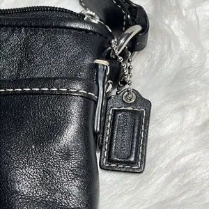 COACH Black Leather SOHO‎ Swing Pack Purse Crossbody Bag B94 thumbnail 3