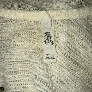FREE PEOPLE‎ Gorgeous Ivory Crochet Lace Asymmetrical Top EUC Size XS thumbnail 8