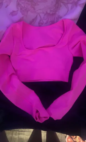 Bright pink workout crop top thumbnail 1