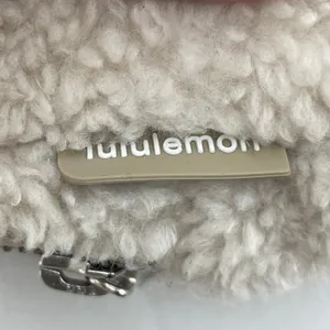 Lululemon Fluffy Fleece Sherpa Belt Bag Cream Fall Neutral Silver Buckle Ivory thumbnail 8