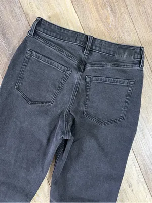 Hollister Ultra High-Rise 90s Straight Jeans In Washed Black thumbnail 8