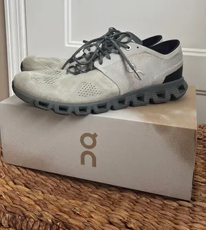 On Cloud Running Shoes thumbnail 1