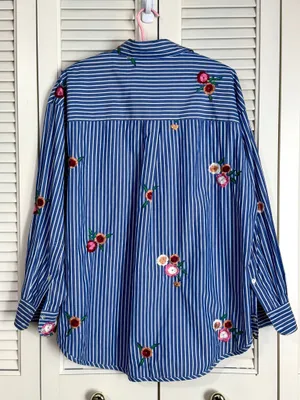 H&M embroidered poplin button down shirt - size 12  thumbnail 3