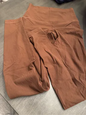 Lululemon High-Rise Ribbed Leggings - Size 4 thumbnail 2