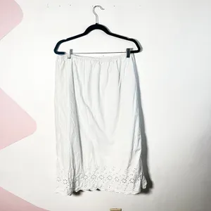 Uniqlo Midi Skirt‎ Women's Medium White Eyelet Lace Embroidered Cottagecore thumbnail 2