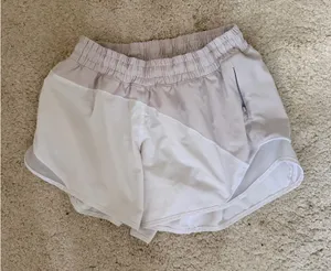 Lululemon Shorts Hotty Hot 4" white thumbnail 1