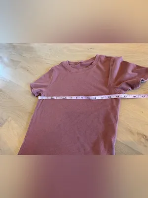 Vuori Pose Fitted ribbed Tee mauve women’s size medium thumbnail 3