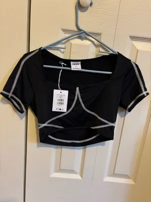 Gymshark Stitch Feature Crop Top thumbnail 3