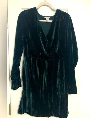 Crushed velvet green holiday dress criss cross detail H&M women’s size 10. thumbnail 1