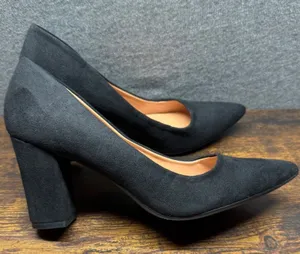 Heel the World Black Faux Suede Pointed Toe Block Heel Pumps Size 7 T21P004458 thumbnail 1