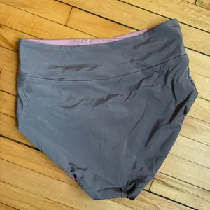 Lululemon Reversible High-Waisted Bikini Bottom 8 Grey Pink Womens Crossover thumbnail 2