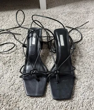 Heels Black Size 8 thumbnail 1