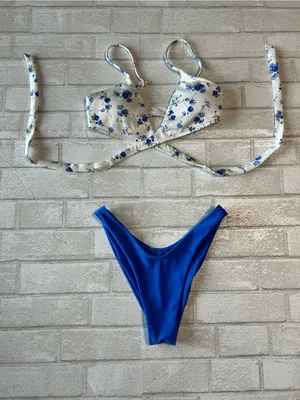 aerie/ Hollister White Floral Ribbed Top with Bright Blue Bikini Bottoms Size XS thumbnail 2