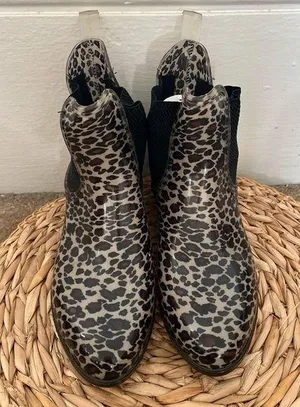 New Seven7 For All Mankind leopard print pointy toe Pull Tab Chelsea Rain Boots thumbnail 1