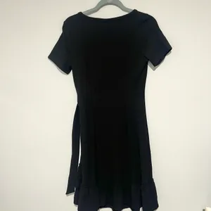 A Pea in the Pod Black Short Sleeve Maternity Dress thumbnail 7
