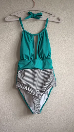 Cupshe Aqua Textured Halter One Piece Swimsuit thumbnail 2
