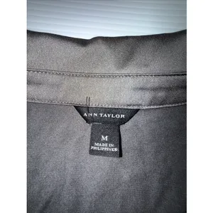 Ann Taylor Women's Gray Satin Essential Shirt Button Down‎ M thumbnail 2