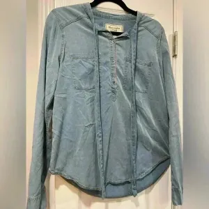 Abercrombie & Fitch Tie Front Quarter Button Long Sleeve Denim Blouse Size M thumbnail 1