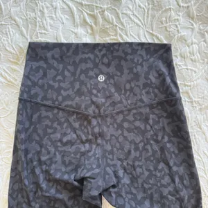 Lululemon Align High Rise Black Formation Camo Leggings 28" Size 6 thumbnail 2
