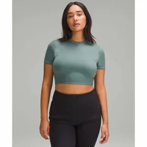 Lululemon Crewneck Cropped T-Shirt in Medium Forest thumbnail 2