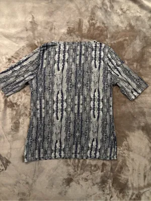DKNY Top Women’s Size M Gray & White Pattern V‑Neck Tee with Beaded Embroidery thumbnail 2