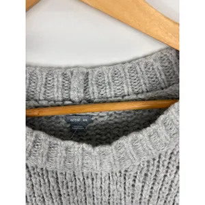Aerie Oversized Grey Cable Knit Wool Blend sweater Size Medium thumbnail 4