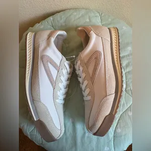 NWT Tretorn Hailey Women's Pink and Cream Sneakers size 9 thumbnail 3