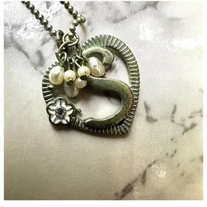 Silver tone freshwater Pearl S monogram heart pendant necklace thumbnail 5