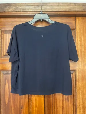 University of Virginia Lululemon athletica Black Graphic Crop Tee thumbnail 3