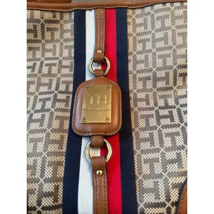 Vintage Tommy Hilfiger Crossbody bag. Brown Canvas Adjustable‎ Strap thumbnail 3