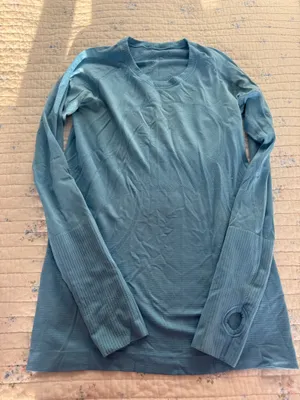 Long Sleeve Lululemon Swiftly Tech thumbnail 3