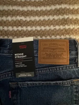 Levi's Wedgie Straight Jeans thumbnail 2
