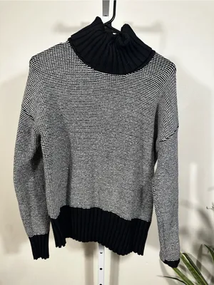 B106. Banana Republic Black & White Ribbed Turtleneck Sweater thumbnail 1