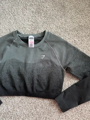 Gymshark Black and Dark Gray Ombre Seamless Crop Sweatshirt thumbnail 2