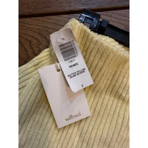 NWT Aritzia Butter Yellow Mini Skirt Size 2 thumbnail 4