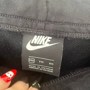 Nike Women’s XXL Black White Jogger Sweatpants thumbnail 3
