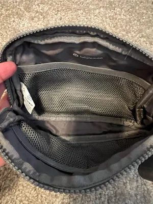 Lululemon everywhere belt bag hyper dye thumbnail 9