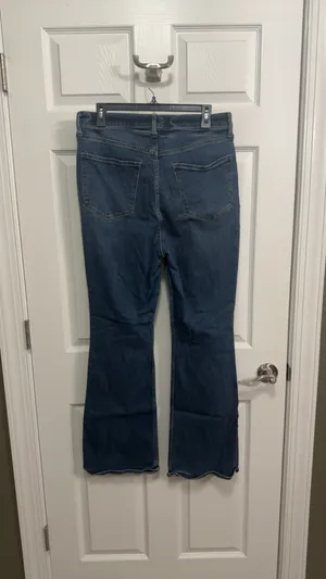 Old Navy Flare Jeans thumbnail 3