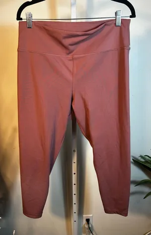 L14. American Eagle- Mauve Rose High-Waist Cropped Leggings thumbnail 1