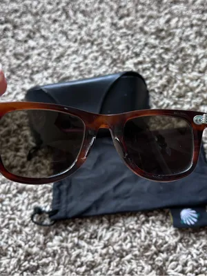 Ray-Ban Wayfarer Tortoise Sunglasses thumbnail 4