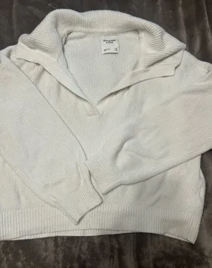 Abercrombie Cream Sweater thumbnail 1