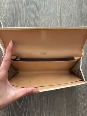 Vintage Y2k Coach White and Beige Buckle Leather Slim Wristlet Wallet thumbnail 10