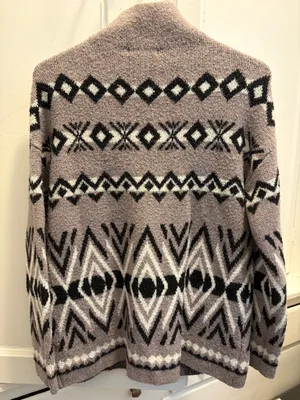 Cozy Geometric Turtleneck Sweater & Pom Beanie - Grey/Black XS thumbnail 8