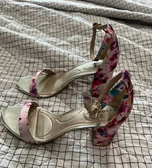 Bandolino Pink Floral Armory Sandals, Sz 7.5 thumbnail 5