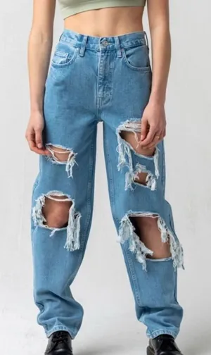 NEW!!‎ BDG Urban Outfitters Boyfriend Mid Rise Relaxed Fit Distressed Jeans thumbnail 1