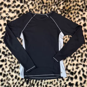 ALO Yoga Black and Light Gray Seam-Trim Active Top thumbnail 1