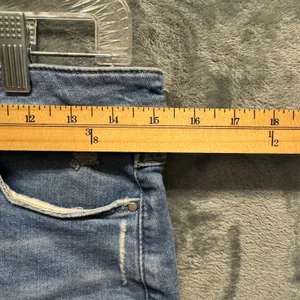 2234 | Wrangler High Rise Vintage Distressed Denim Shorts Light Wash Women 30 thumbnail 3