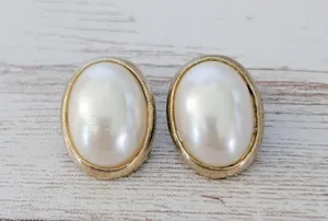 Vintage Clip On Earrings 7/8" Faux Pearl with Gold Tone Halo - Fair Condition thumbnail 2